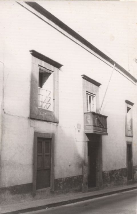 CALLE DR. CHILL, CASA COLONIAL FRENTE AL MUSEO CANARIO