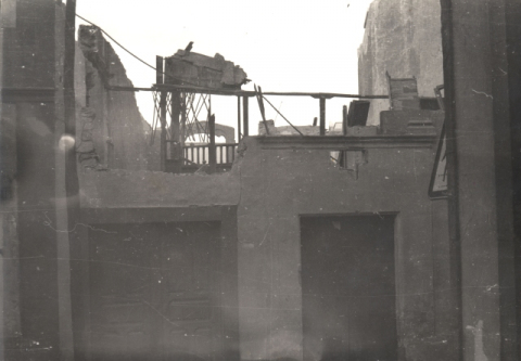 CALLE TRIANA, 16. DERRIBO. PARTE DE LA PORTADA Y ARCO CONUPIAL