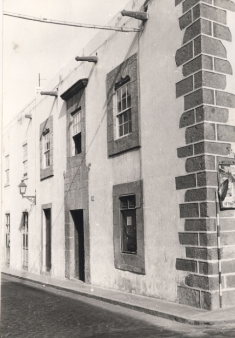 CASA COLONIAL. DR. CHILL ESQUINA LOS REYES