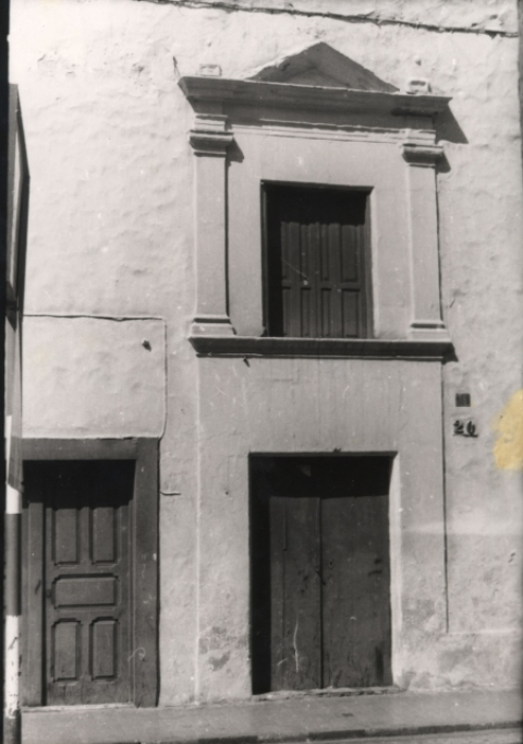 PORTADA DE LA CASA COLONIAL EN TRIANA, 16
