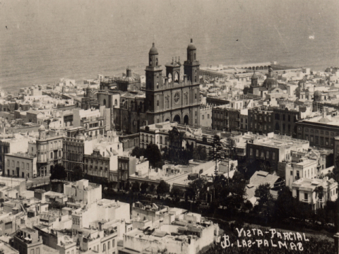 AÉREA DE VEGUETA Y CATEDRAL SANTA ANA