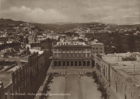 AYUNTAMIENTO, OBISPADO  Y PLAZA DE STA. ANA