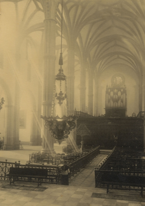 CATEDRAL DE SANTA ANA, CISTINAS, CORO Y LÁMPARA