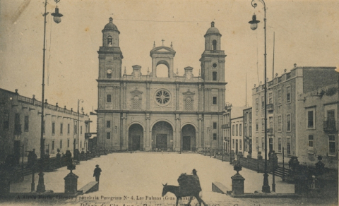 CATEDRAL Y PLAZA SANTA ANA