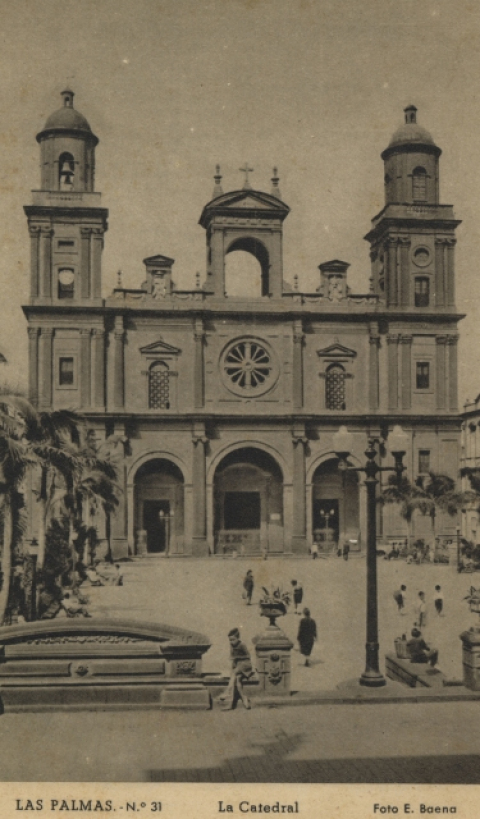 CATEDRAL Y PLAZA SANTA ANA