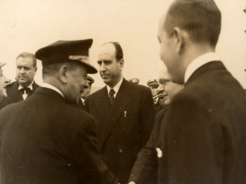 MATIAS VEGA GUERRA RECIBIENDO A LA ARMADA ESPAÑOLA