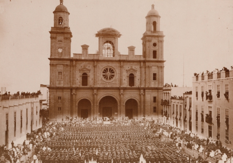 MISA DE CAMPAÑA A LAS TROPAS COLONIALES