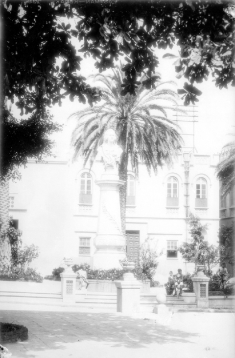 MONUMENTO A COLÓN