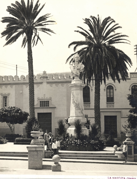 MONUMENTO A  COLÓN
