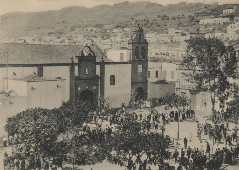 PLAZA E IGLESIA DE SANTO DOMINGO