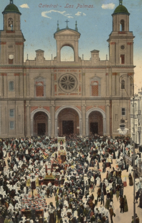 PROCESIÓN EN LA PLAZA SANTA ANA
