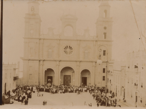 PROCESIÓN EN SANTA ANA