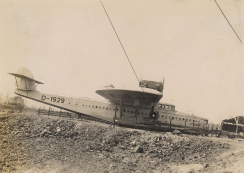 EL HIDROALA DORNIER EN TIERRA, LA ISLETA