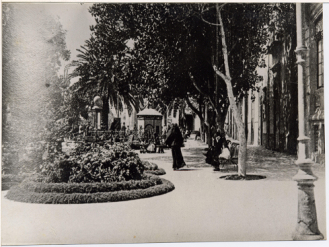 LA PLAZUELA