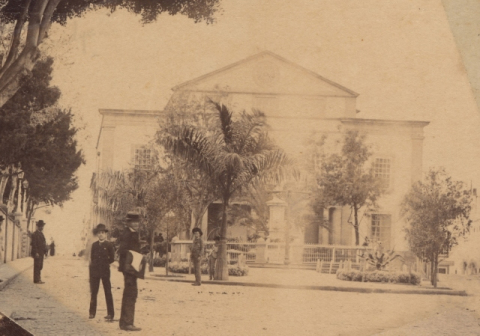 PLAZOLETA CAIRASCO Y GABINETE LITERARIO