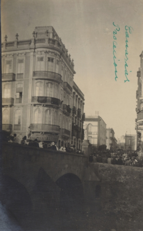 PROCESIÓN DEL CORPUS POR EL PUENTE DE PIEDRA