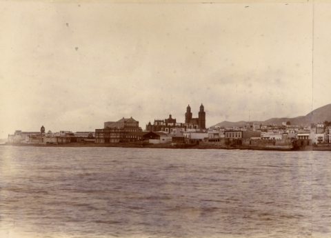 EL PÉREZ GALDÓS Y SANTA ANA DESDE EL MAR