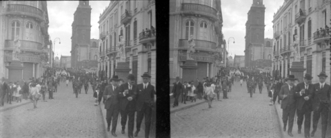 DESFILE MILITAR POR EL PUENTE DE PIEDRA