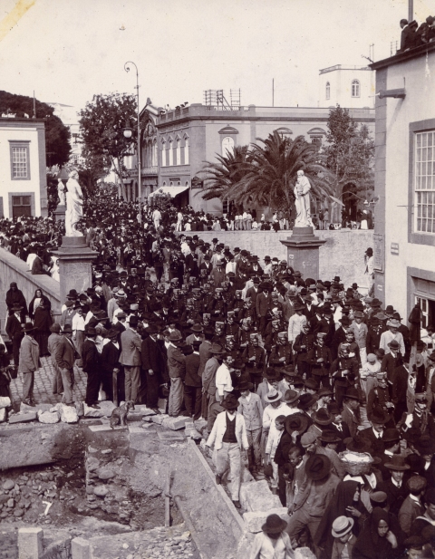 BANDERA Y ESCOLTA