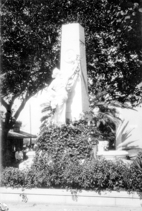 LA ESTATUA