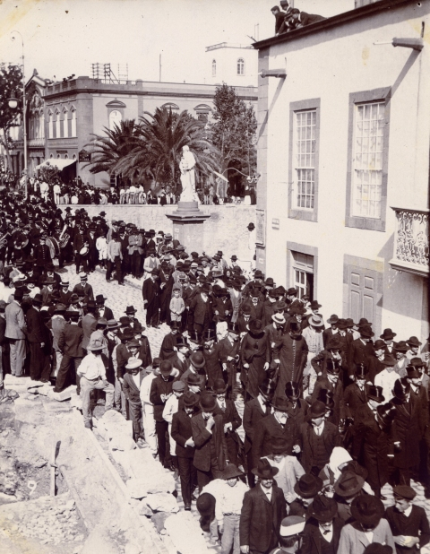 COLEGIO DE ABOGADOS Y AUTORIDADES