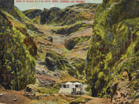BALNEARIO EN EL BARRANCO DE AZUAJE