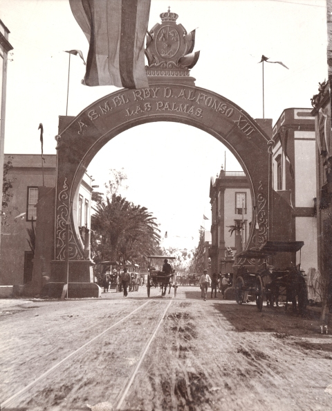 BIENVENIDA A ALFONSO XIII EN LEÓN Y CASTILLO