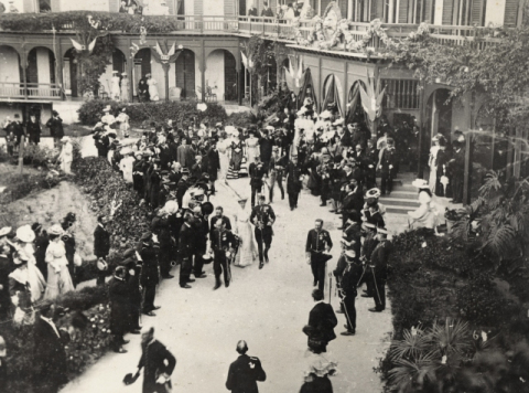 EL REY EN LOS JARDINES DEL SANTA CATALINA
