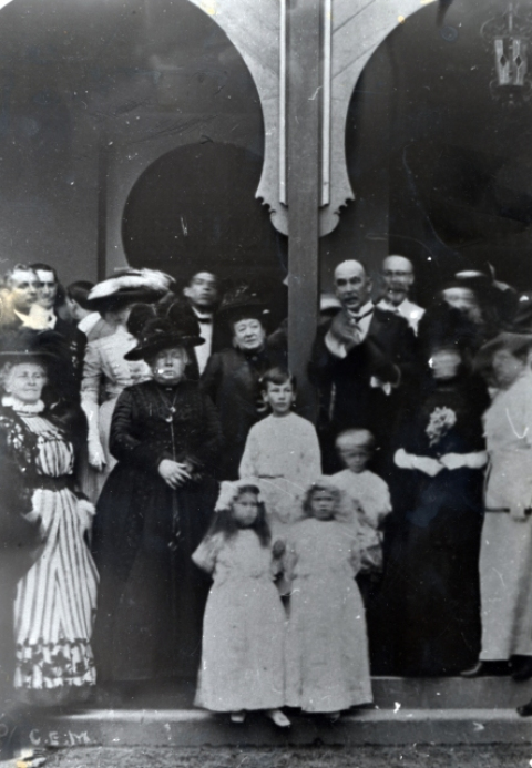 LA INFANTA EL EL PORCHE DEL HOTEL SANTA CATALINA