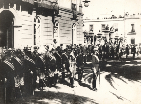 PARADA MILITAR EN CAPITANÍA ANTE ALFONSO XIII