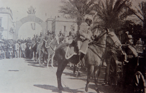 PARADA MILITAR EN CAPITANÍA ANTE ALFONSO XIII