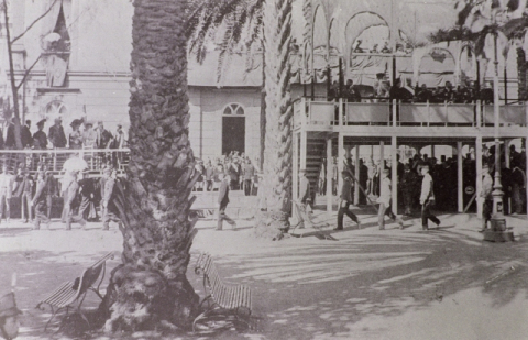 PARADA MILITAR EN SAN TELMO ANTE ALFONSO XIII