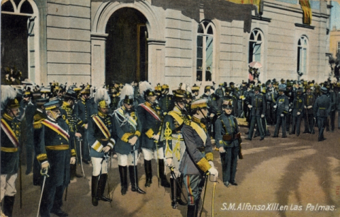 PRESENTACIÓN DE ARMAS A ALFONSO XIII