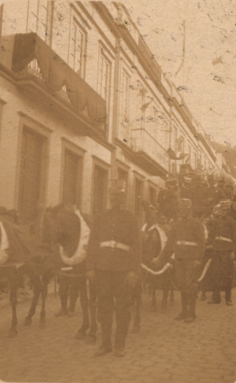 TROPAS EN LA LLEGADA DE ALFONSO XIII