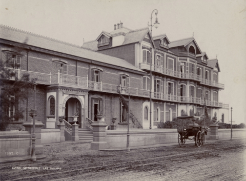 HOTEL METROPOLE Y TARTANAS