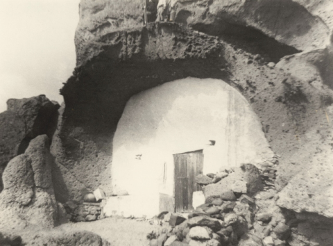CASA CUEVA EN CENDRO