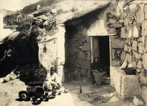 LOZA A LA PUERTA DE LA CUEVA