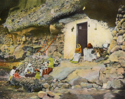 FAMILIAS EN CUEVAS