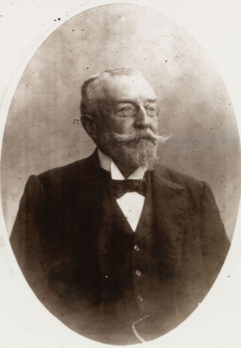 JUAN LEÓN Y CASTILLO