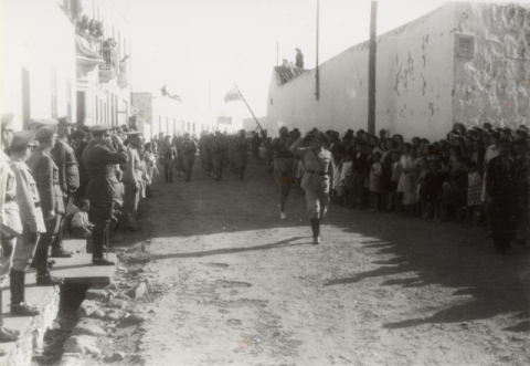 DESFILE MILITAR EN LA TROPAS EN LA INAUGURACIÓN DEL PARQUE DE LOS MOROS