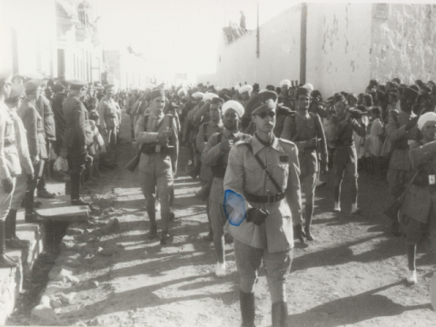 DESFILE MILITAR POR LAS CALLES DEL PUEBLO