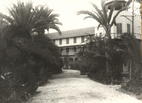 ACCESO AL HOTEL SANTA CATALINA