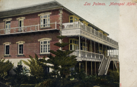 HOTEL METROPOLE, TRASERA Y JARDINES