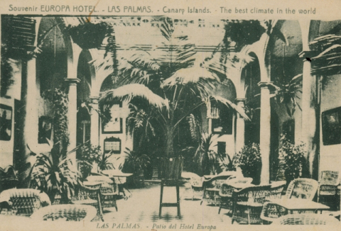PATIO DEL HOTEL EUROPA. CASA FALCÓN. CALLE PEREGRINA ESQUINA REMEDIOS