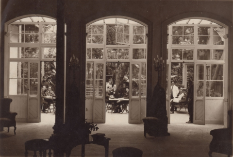 SALÓN Y JARDINES DEL HOTEL CONTINENTAL