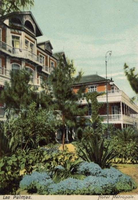 TRASERA DEL HOTEL METROPOLE. JARDINES