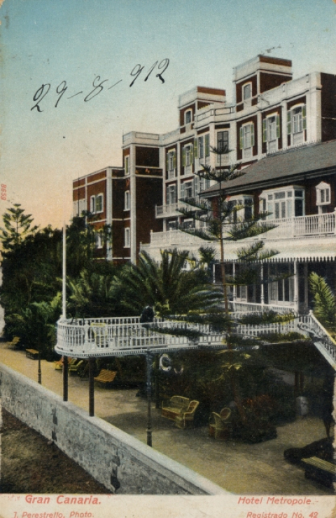 TRASERA DEL METROPOLE, JARDINES Y MURO DE LA PLAYA