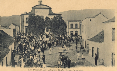 MERCADO EN LA PLAZA DE LOS LLANOS