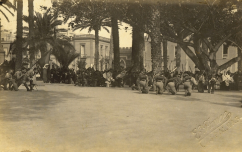 BOYS SCOUTS RINDIENDO HONORES EN LA ALAMEDA
