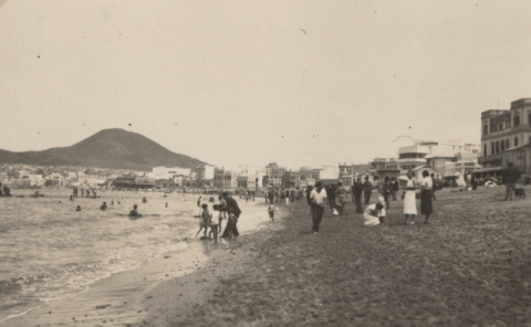 DE PASEO POR LA PLAYA